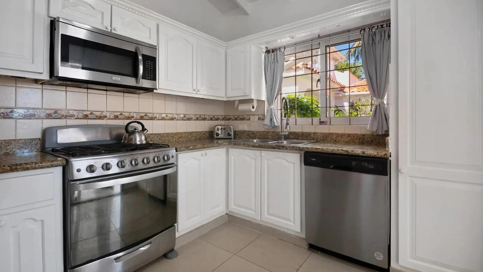 Brisas Doradas Beachfront Villa Καμπαρέτε 0*,