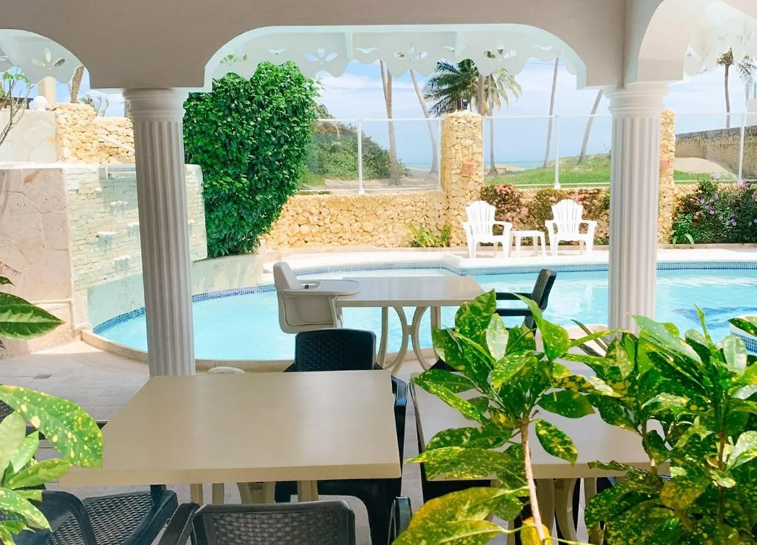 Brisas Doradas Beachfront Villa 카바레테 아파트호텔