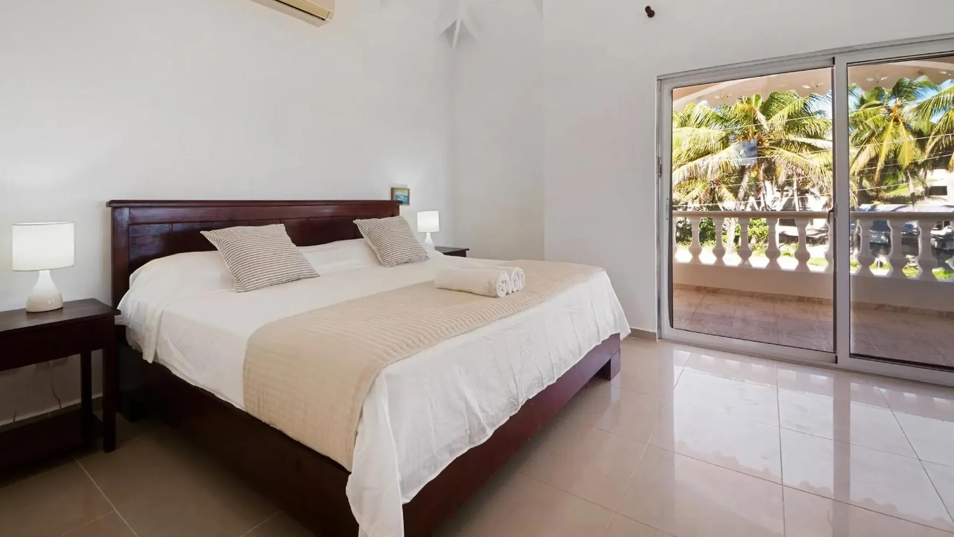 Brisas Doradas Beachfront Villa 카바레테 아파트호텔