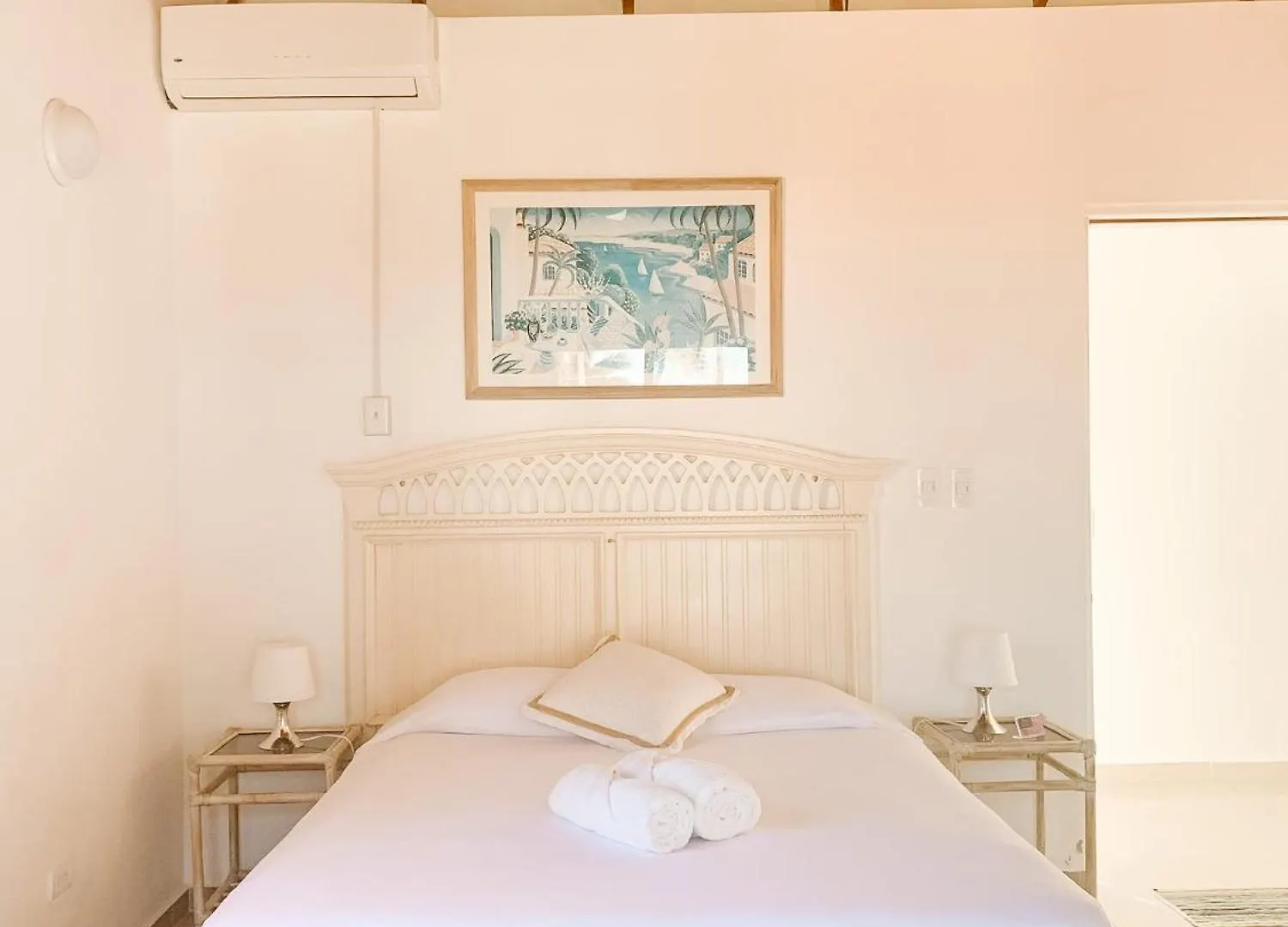 Brisas Doradas Beachfront Villa 카바레테